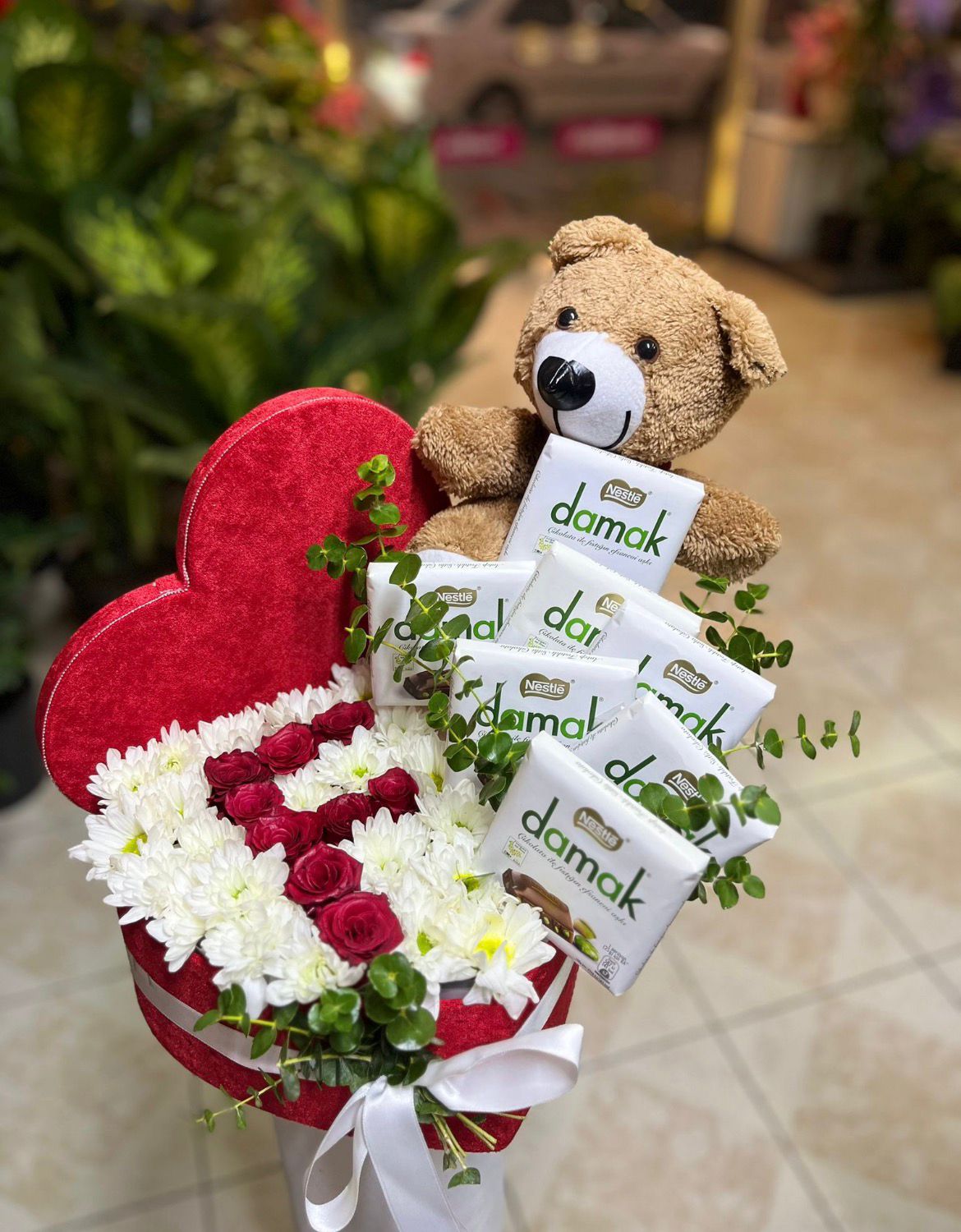 Kalp Kutuda Harf ve Çikolata Ayıcık